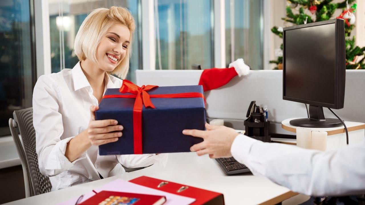 What Corporate Gifts Supplier in Dubai Offers the Best Customization Options 2026?